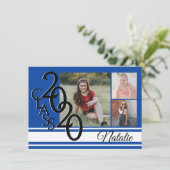 Invitation Varsity Blue 2020 Graduation Tri Photo (Debout devant)