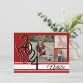 Invitation Varsity Red 2024 Graduation Tri Photo (Debout devant)