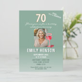 Invitation Verre rouge 70e fête d'anniversaire Photo (Debout devant)