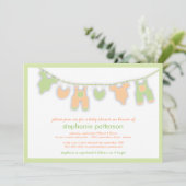 Invitation Vêtements mignons de bébé sur la ligne baby shower (Debout devant)