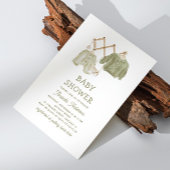 Invitation Vêtements Vertes Aquarelle Sage. Baby shower neutr