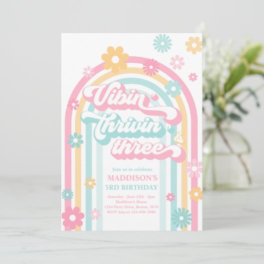 Invitation Vibin' Thrivin' Three Boho Daisy Rainbow Anniversa (Debout devant)