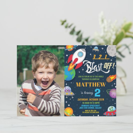 Invitation Vibrant Space Rocket Ship Planètes Anniversaire Ph (Debout devant)