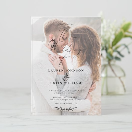 Invitation Vidéo de script blanc noir moderne (Debout devant)