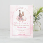 Invitation Vin rose La mariée est sur un nuage Bridal Shower (Debout devant)