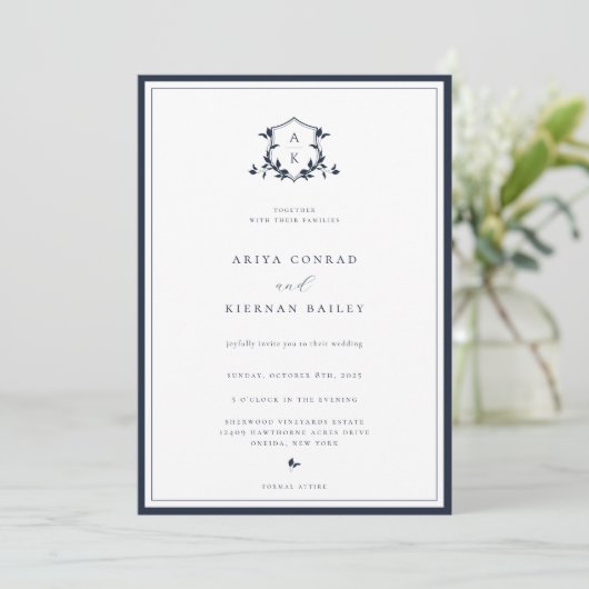 Invitation Vins intemporels Marine Monogram Crest Mariage (Debout devant)