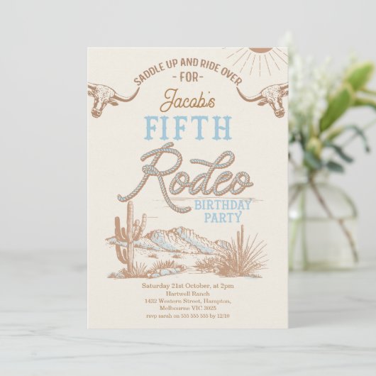Invitation Vintage Blue Boys First Rodeo 5e anniversaire (Debout devant)