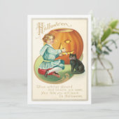 Invitation Vintage Fille Carving Un Halloween Citrouille (Debout devant)