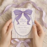 Invitation Vintage pourpre Bow Sweet 16 Cottage Chic Annivers<br><div class="desc">Célébrez seize en style avec cette invitation romantique, d'inspiration vintage Sweet 16, avec un arc en lavande peint à la main, un papier peint délicat à rayures roses, et des détails de dentelle douce. Avec sa palette de pastel rêvée et son élégance coquette, ce design apporte une touche de charme...</div>