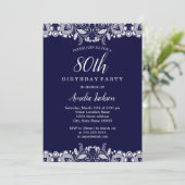 Invitation Vintage White Lace Navy 80e fête d'anniversaire (Debout devant)