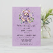 Invitation Violet mignon Ours Teddy Floral Nous Pouvons Atten (Debout devant)