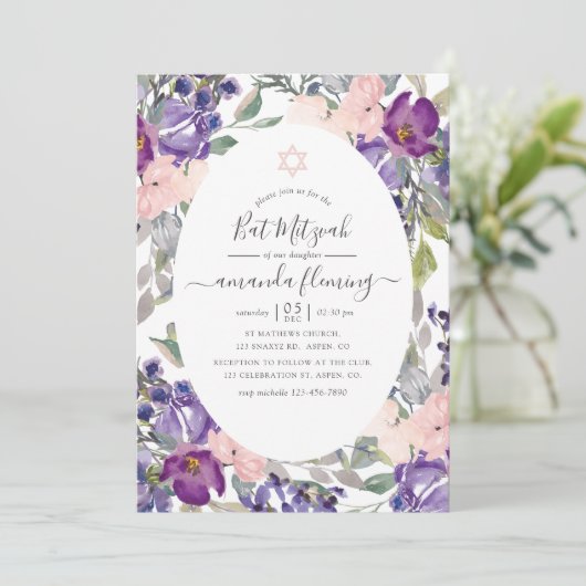 Invitation Violet, prune et Bat mitzvah floral floue (Debout devant)