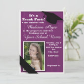 Invitation Violet Trunk College Party Photo (Debout devant)