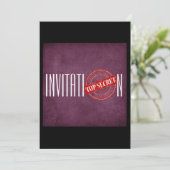 Invitation violette personnalisée Top Secret (Debout devant)