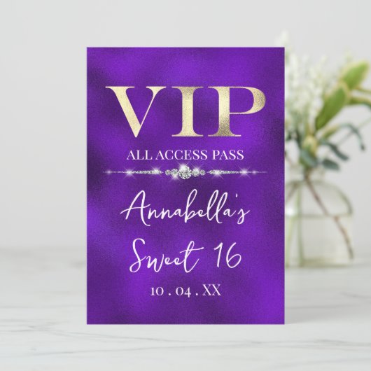 Invitation VIP Or en Glamour sur Fond Violet (Debout devant)