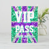 Invitation 'VIP PASS' de Glitz UK Purple (Debout devant)