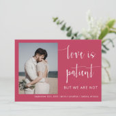 Invitation Viva Magenta Moderne Script Minimal Elopement Phot (Debout devant)