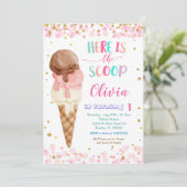 Invitation Voici la fête d'anniversaire de la crème glacée Sc (Debout devant)