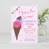Invitation Voici la fête d'anniversaire de la crème glacée Sc (Debout devant)