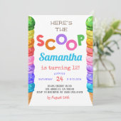 Invitation Voici l'invitation d'anniversaire de la crème glac (Debout devant)