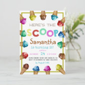 Invitation Voici l'invitation d'anniversaire de la crème glac (Debout devant)