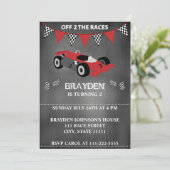 Invitation Voiture de course sur tableau noir pour enfants 2 (Debout devant)