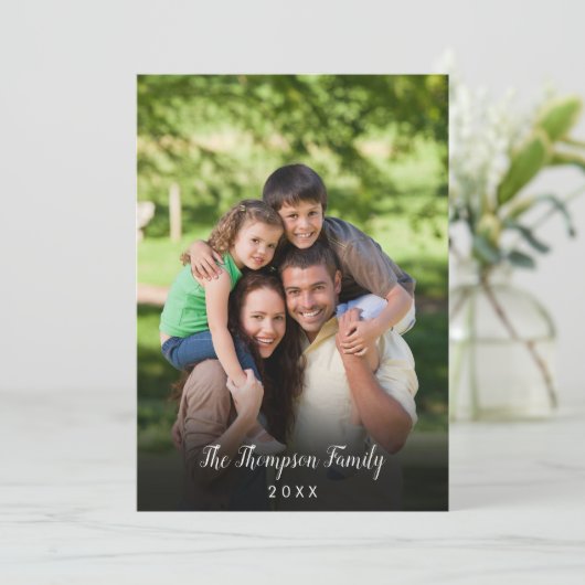 Invitation Votre photo de famille préférée Script élégant (Debout devant)