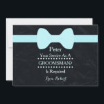 Invitation Votre service comme Groomsman Black Chalkboard Bow<br><div class="desc">Cette belle bague porte-porte porte porte-porte porte porte-à-anneau Black Chalk Board de 5" x 7" avec carte d'invitation à la cravate blanche. C'est mieux pour le marié. Si vous cherchez à demander à quelqu'un d'être votre toiletteur pour votre futur mariage, alors pourquoi ne pas choisir ces cartes de toiletteur. Cette...</div>