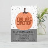 Invitation Vous êtes Invité Citrouille moderne Halloween (Debout devant)