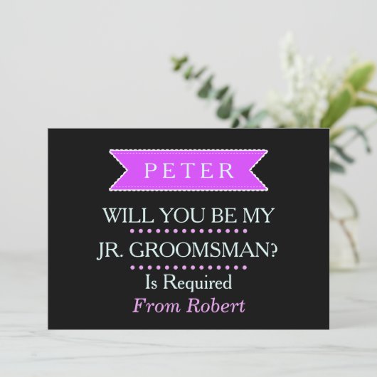 Invitation VOUS SEREZ MON GROOMSMAN Black Purple ruban (Debout devant)