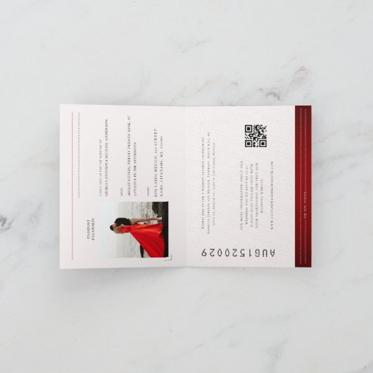 Invitation Voyage de passeport rouge et or Destination Mariag (Intérieur)
