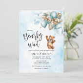 Invitation We Can Bearly Wait Blue Balloon Bear Baby Shower (Debout devant)
