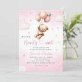 Invitation We Can Bearly Wait Teddy Bear Girl Baby Shower (Debout devant)