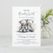 Invitation We Can Bearly Wait Teddy Bear Twins Baby Shower (Debout devant)