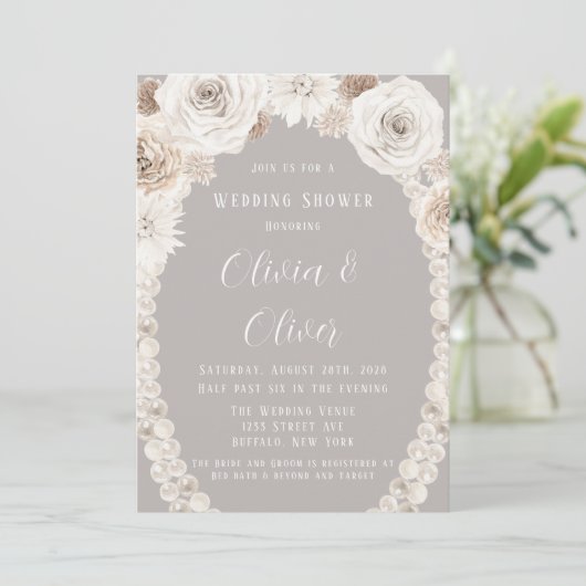 Invitation Wedding shower de perles florales blanches gris be (Debout devant)