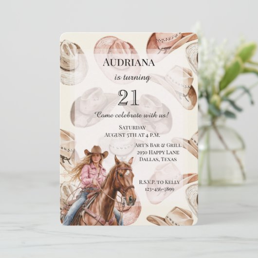 Invitation Western Blond Cowgirl Casquette Anniversaire (Debout devant)