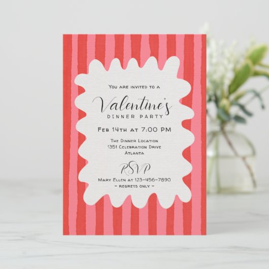 Invitation Whimsical Pink Red Wavy Frame Valentines Dinner (Debout devant)