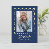 Invitation Whimsical Wavy Border Graduation Announcement (Debout devant)