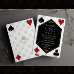 Invitation White Art Deco Gatsby Casino Vegas Poker Mariage<br><div class="desc">Unique Casino Royale et Great Gatsby conception de carte à thème. Il présente une fleur de lis en faux or vintage, Hollywood des années 20, jouant à des costumes de cartes, sur motif d'art déco blanc. Des termes spéciaux sont utilisés comme dans le jeu de poker. Sur le dos faux...</div>