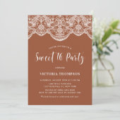 Invitation White Brocade Lace Terracotta Sweet 16 Party (Debout devant)
