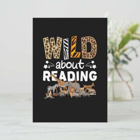 Invitation Wild About Reading Books And Bookworm Library (Debout devant)