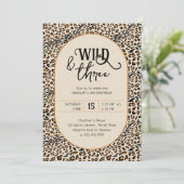 Invitation Wild and Three Empreinte de léopard Neutral 3e ann (Debout devant)