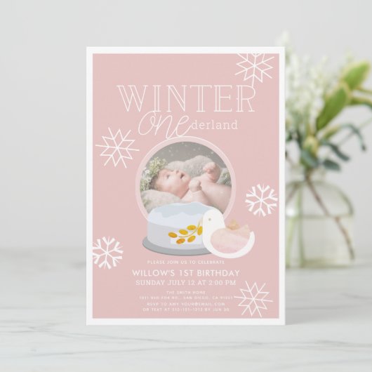 Invitation Winter Onederland Snow Globe rose 1er anniversaire (Debout devant)