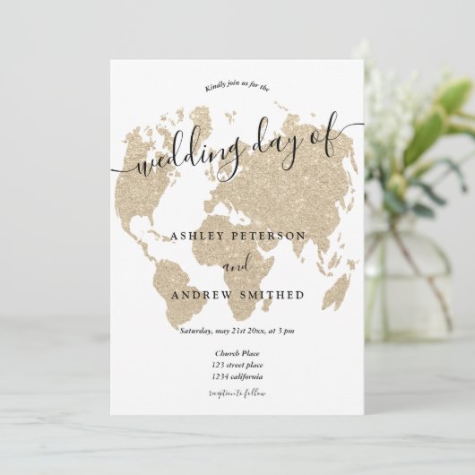 Invitation World map parties scintillant or clair chic script (Debout devant)