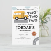 Invitation Yellow School Bus 2e anniversaire Roues dans le bu (Debout devant)