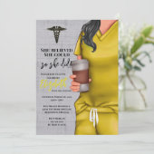 Invitation Yellow Scrubs Médicale School Graduation Invitatio (Debout devant)