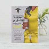 Invitation Yellow Scrubs Médicale School Graduation Invitatio (Debout devant)