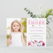 Invitation Young Wild and Three, Citrouille 3ème anniversaire (Debout devant)