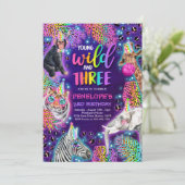 Invitation Young Wild Et Trois Safari Neon Cheetah Anniversai (Debout devant)