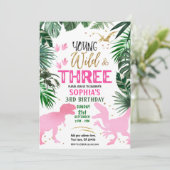Invitation Young Wild & Three Dinosaur rose Anniversaire (Debout devant)